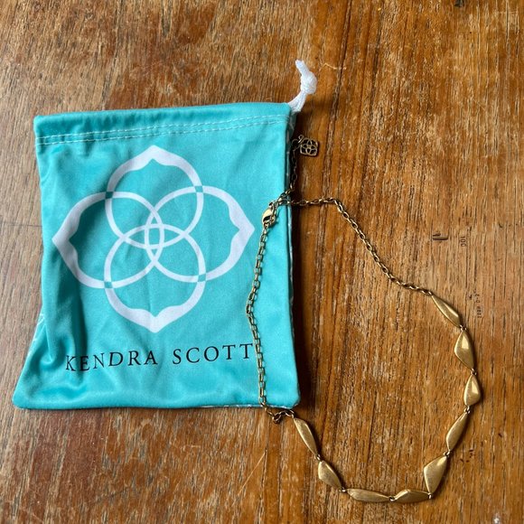 Kendra Scott Kira Collar Necklace in Gold - Picture 2 of 4